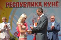 Глава Чувашии вручил Государственные молодежные премии Чувашской Республики