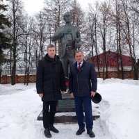 Возложение цветов к памятнику академику Г.Н. Волкову
